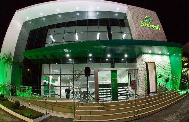 Sicredi oferece oportunidade na área de Atendimento em Porto Alegre
